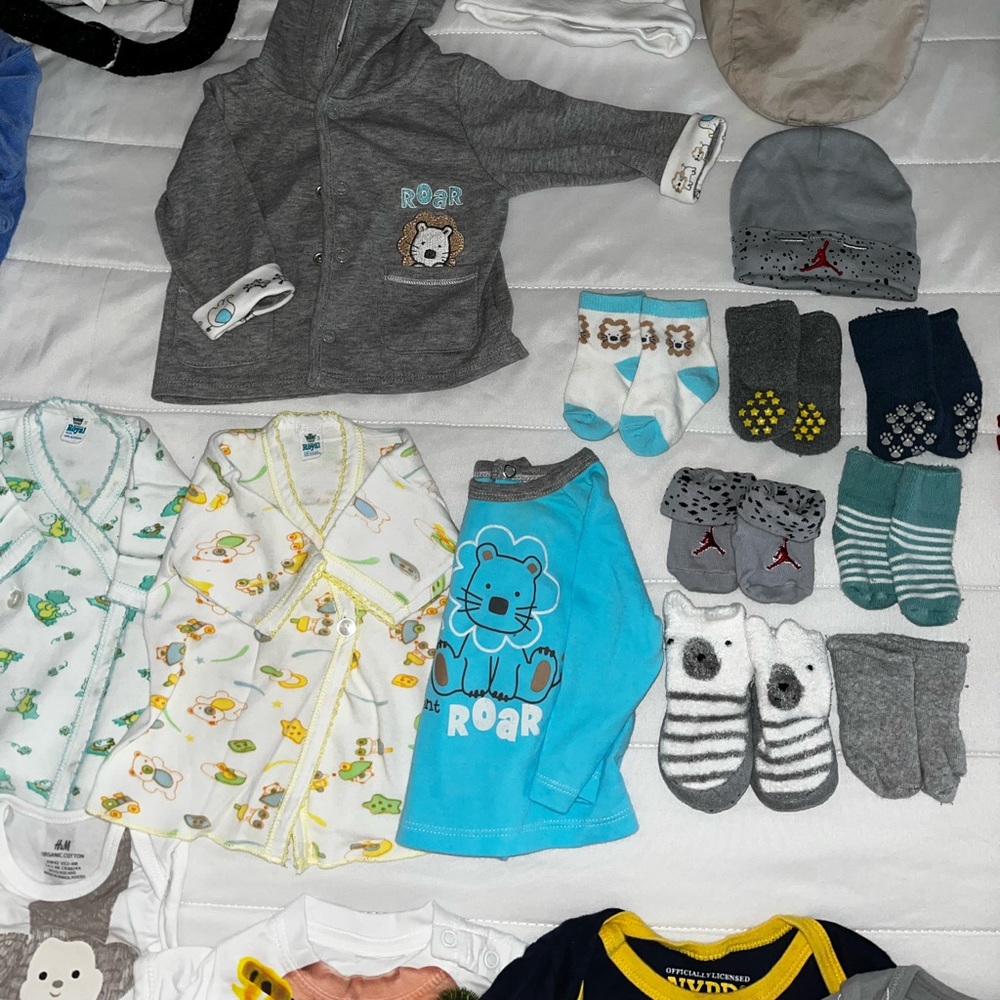 40 pieces of 0-3Month baby boy clothes